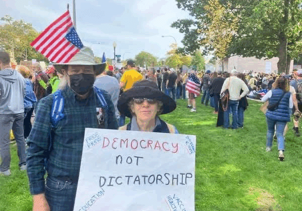Chesapeake PSR's Drs. Terry Fitzgerald and Gwen DuBois in Washington, DC